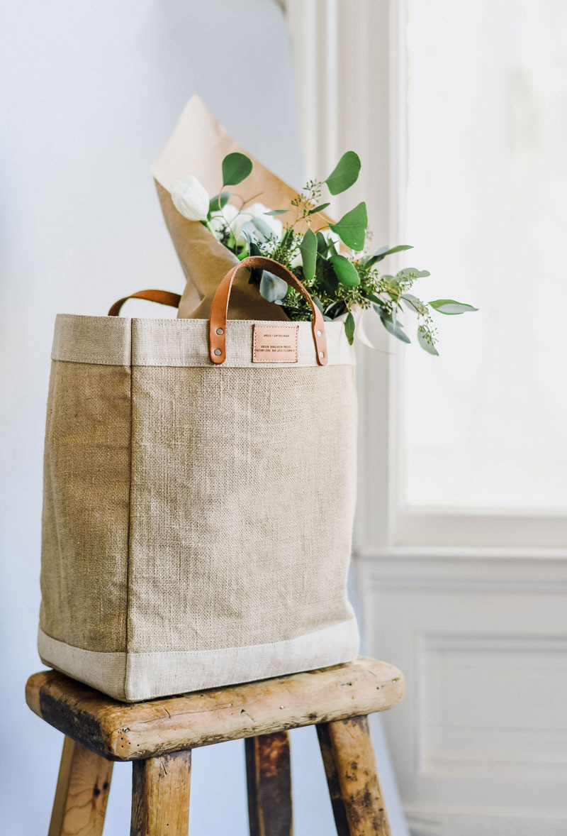 Sac en toile avec bouquet de fleurs fraîches - Fleurs Bouquet emballé dans un sac kraft - Fleurs Azur, fleuriste à Outreau