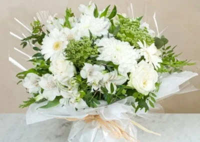 Bouquet blanc et vert élégant