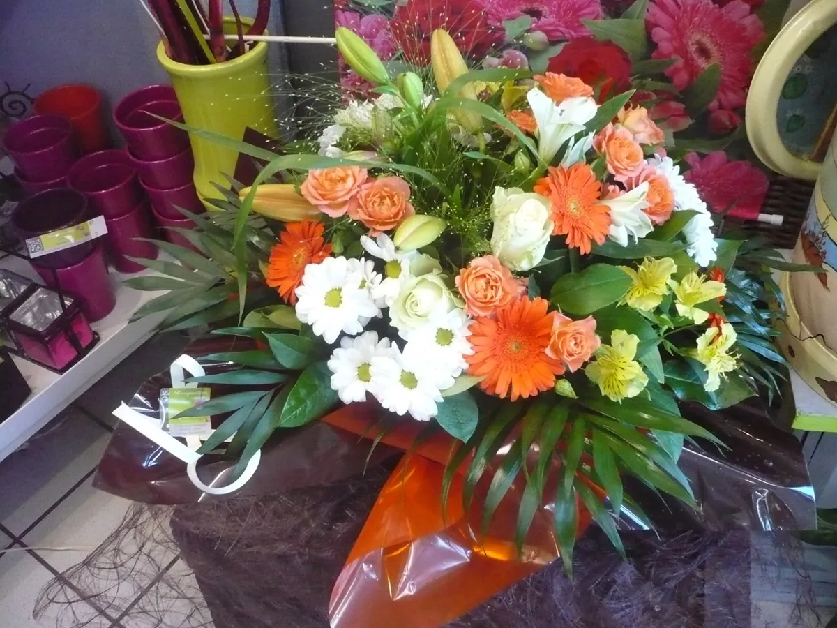 Bouquet multicolore orange, blanc et jaune